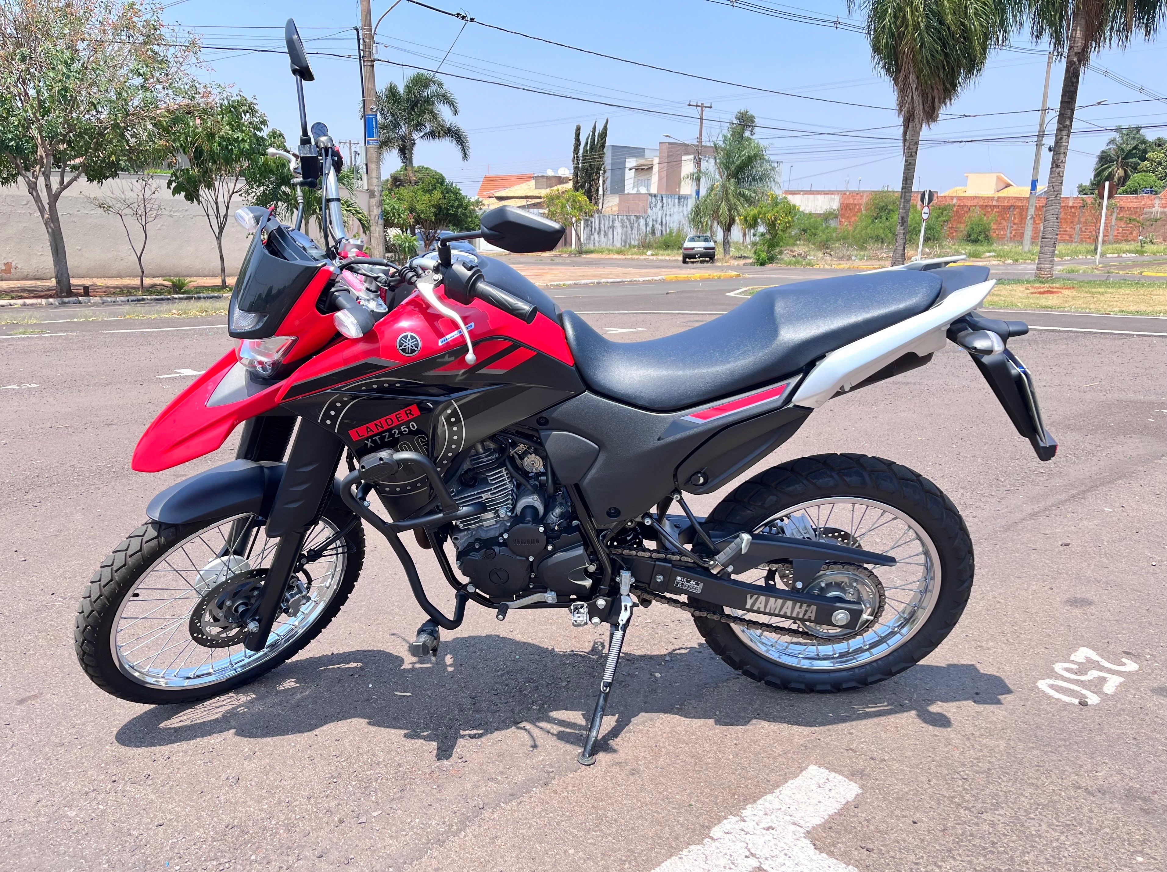YAMAHA XTZ 250 Lander 2024 - miniatura 5