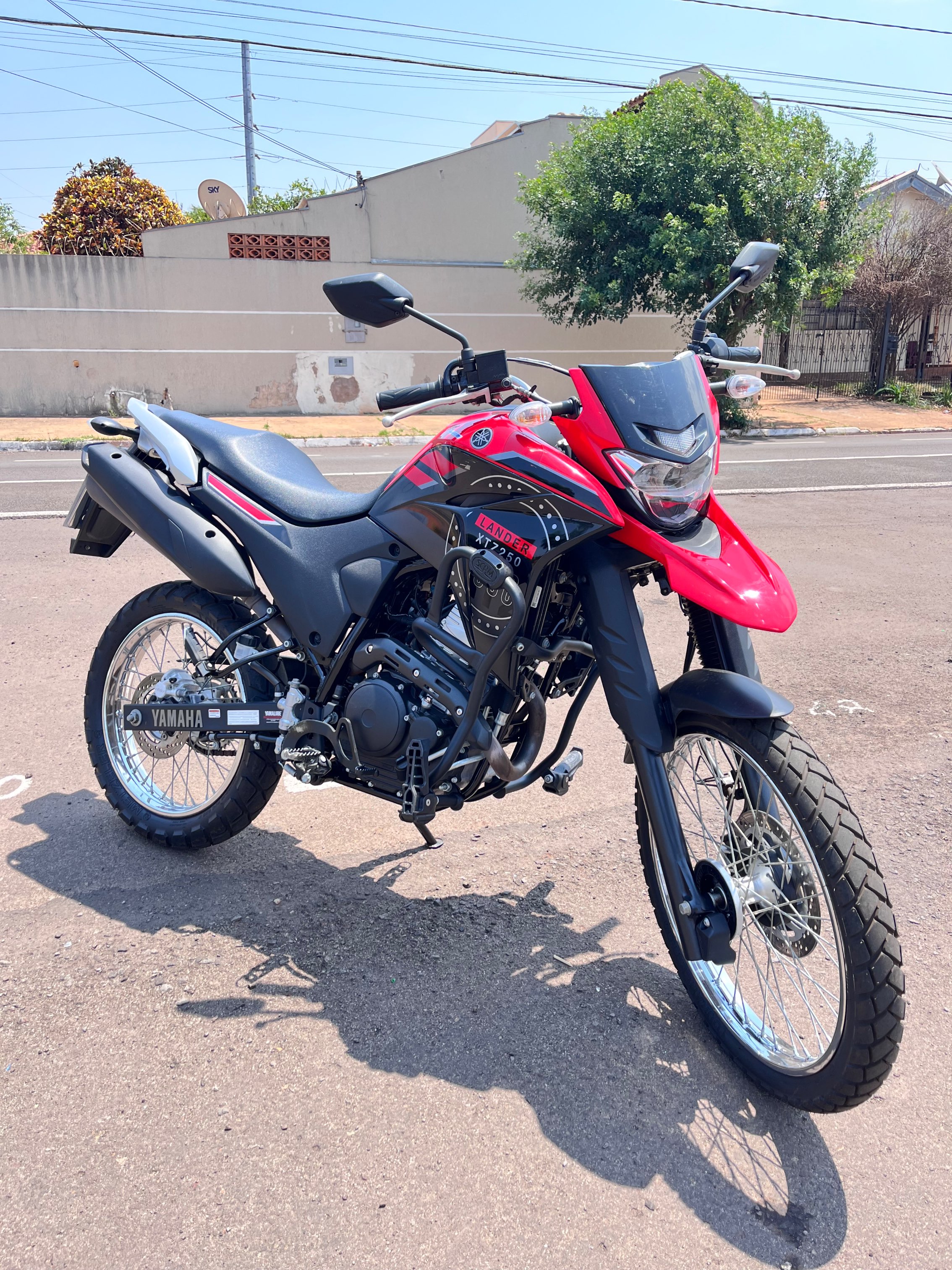 YAMAHA XTZ 250 Lander 2024 - miniatura 3