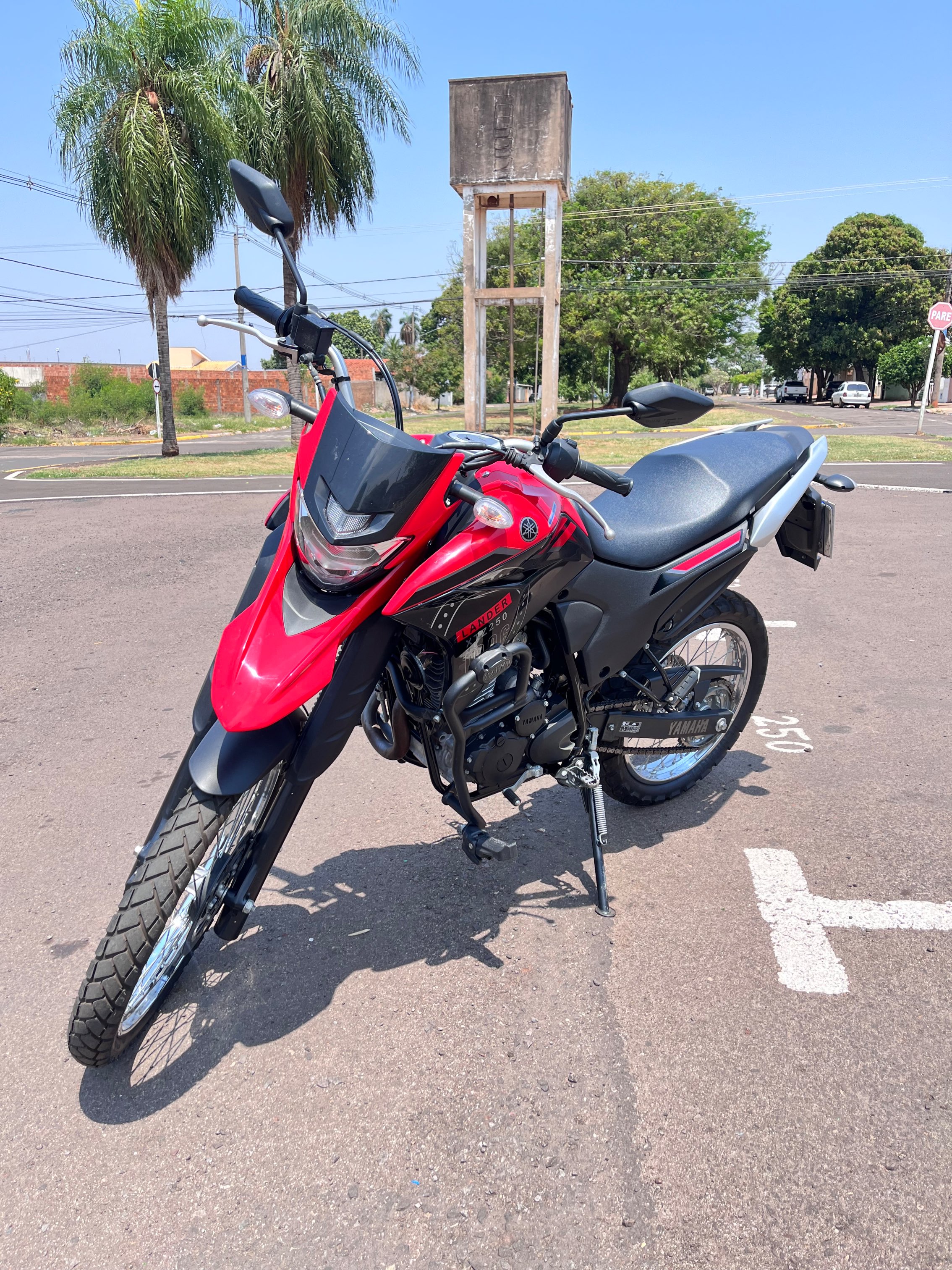 YAMAHA XTZ 250 Lander 2024 - miniatura 6