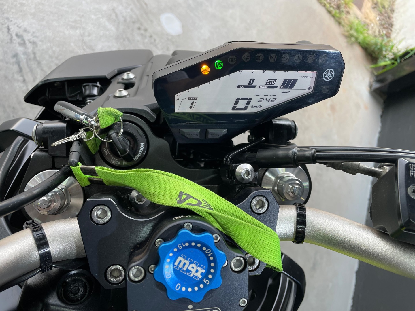 YAMAHA MT -09 850 2024 - miniatura 8