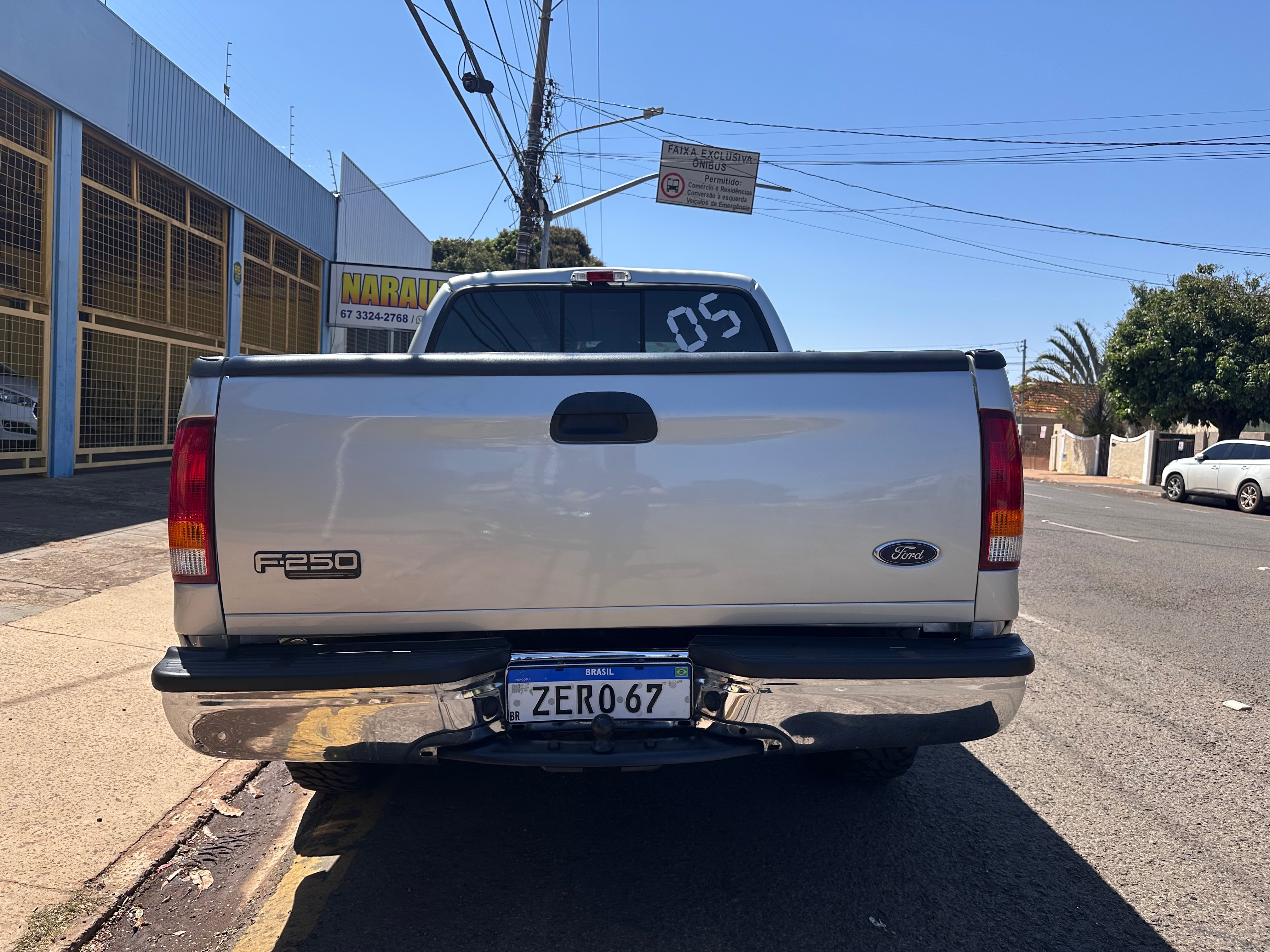 FORD F250 XLT 4.2TD 18v C.D. 2005 - miniatura 3