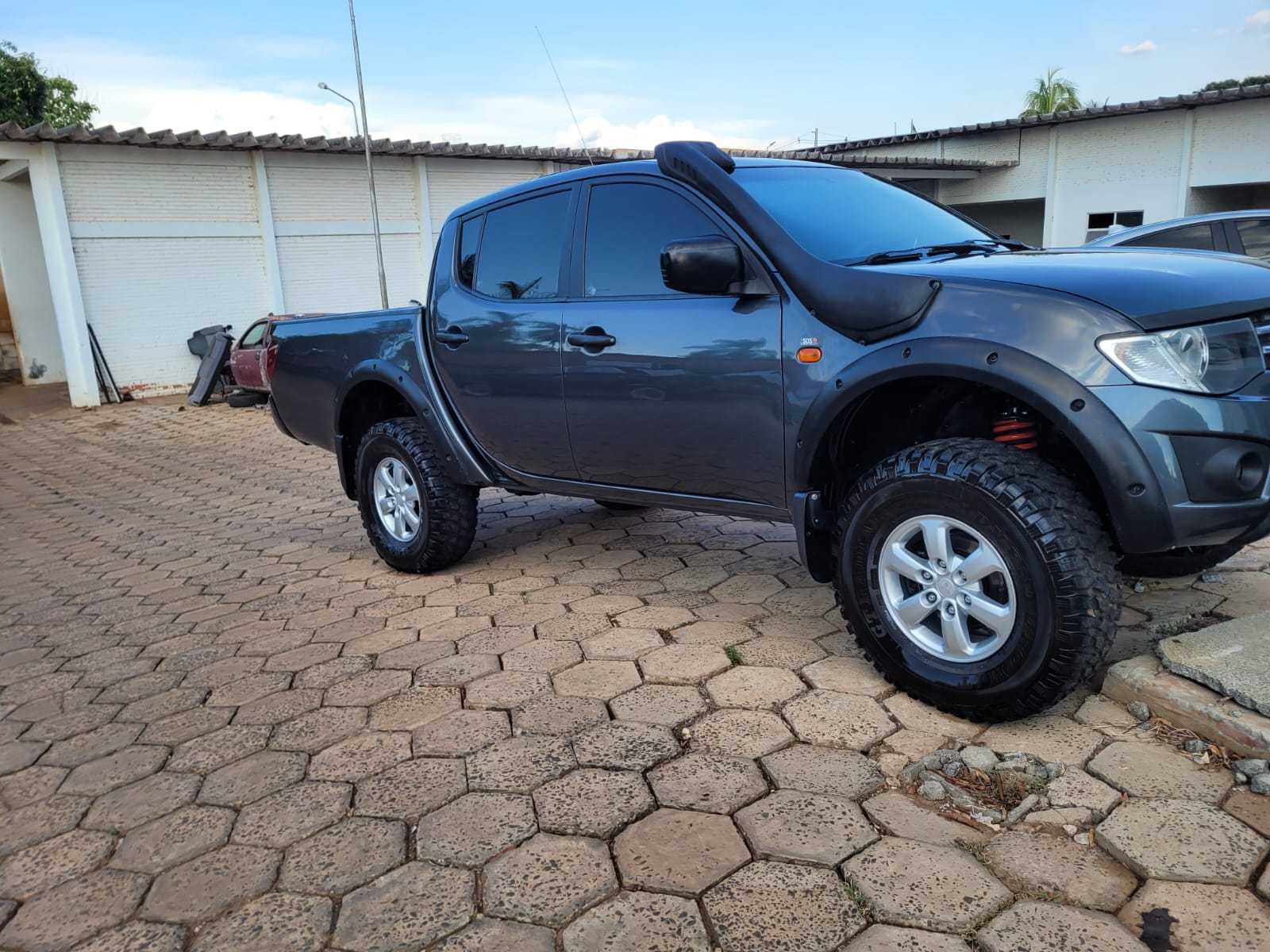 MITSUBISHI L200 Triton GLS 3.2TDi 16v 4X4 C.D. 2016 - miniatura 4