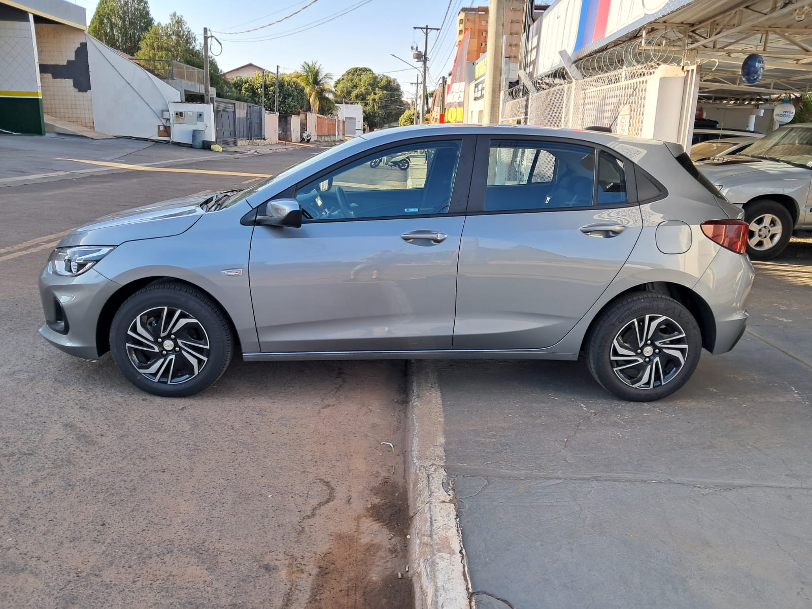 CHEVROLET Onix Hatch LT 1.0 12v 2023 - miniatura 4