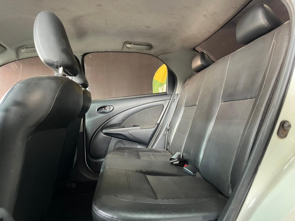 TOYOTA Etios Hatch Platinum 1.5 16v 2016 - miniatura 6