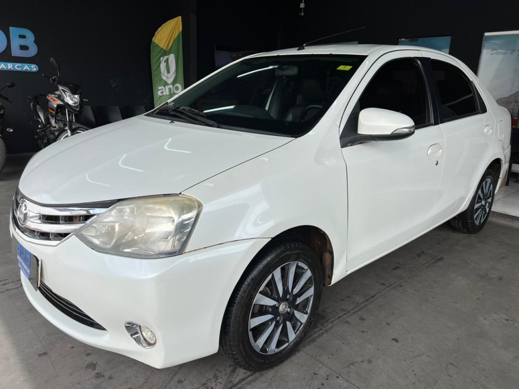 TOYOTA Etios Hatch Platinum 1.5 16v 2016