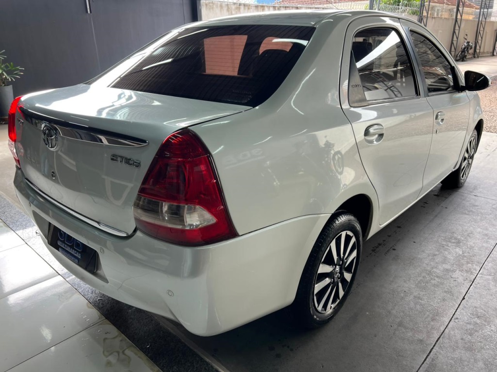 TOYOTA Etios Hatch Platinum 1.5 16v 2016 - miniatura 9