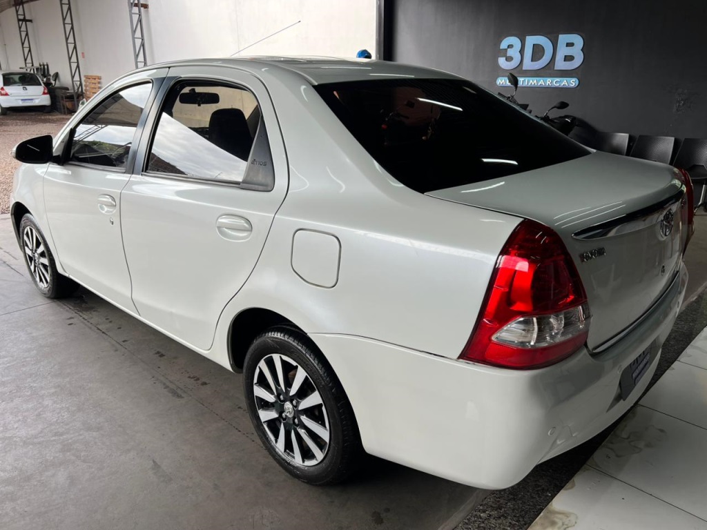 TOYOTA Etios Hatch Platinum 1.5 16v 2016 - miniatura 7