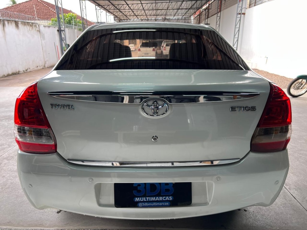TOYOTA Etios Hatch Platinum 1.5 16v 2016 - miniatura 8