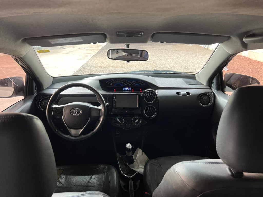 TOYOTA Etios Hatch Platinum 1.5 16v 2016 - miniatura 4