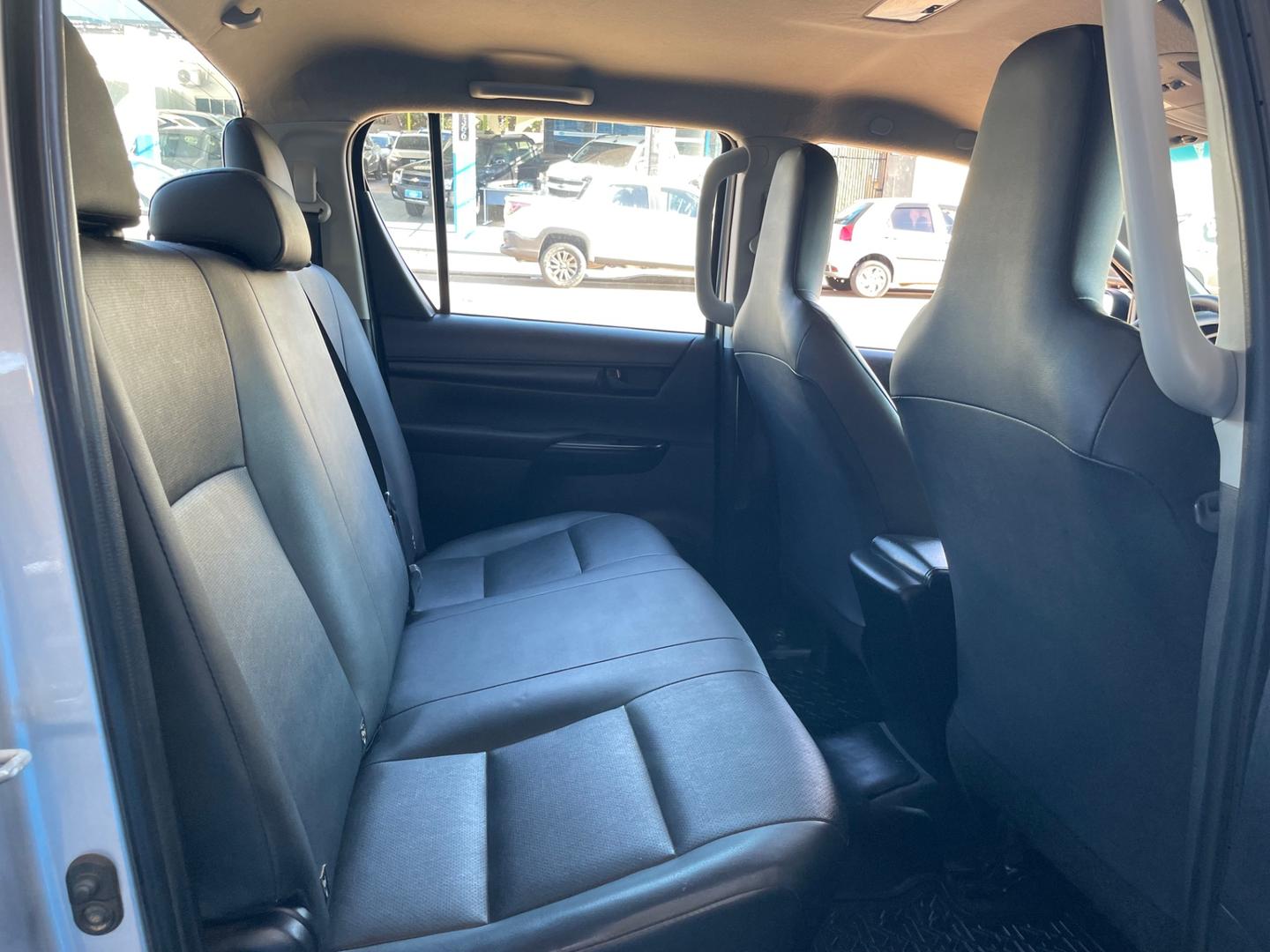 TOYOTA Hilux 2.8D 4X4 C.D. 2019 - miniatura 8