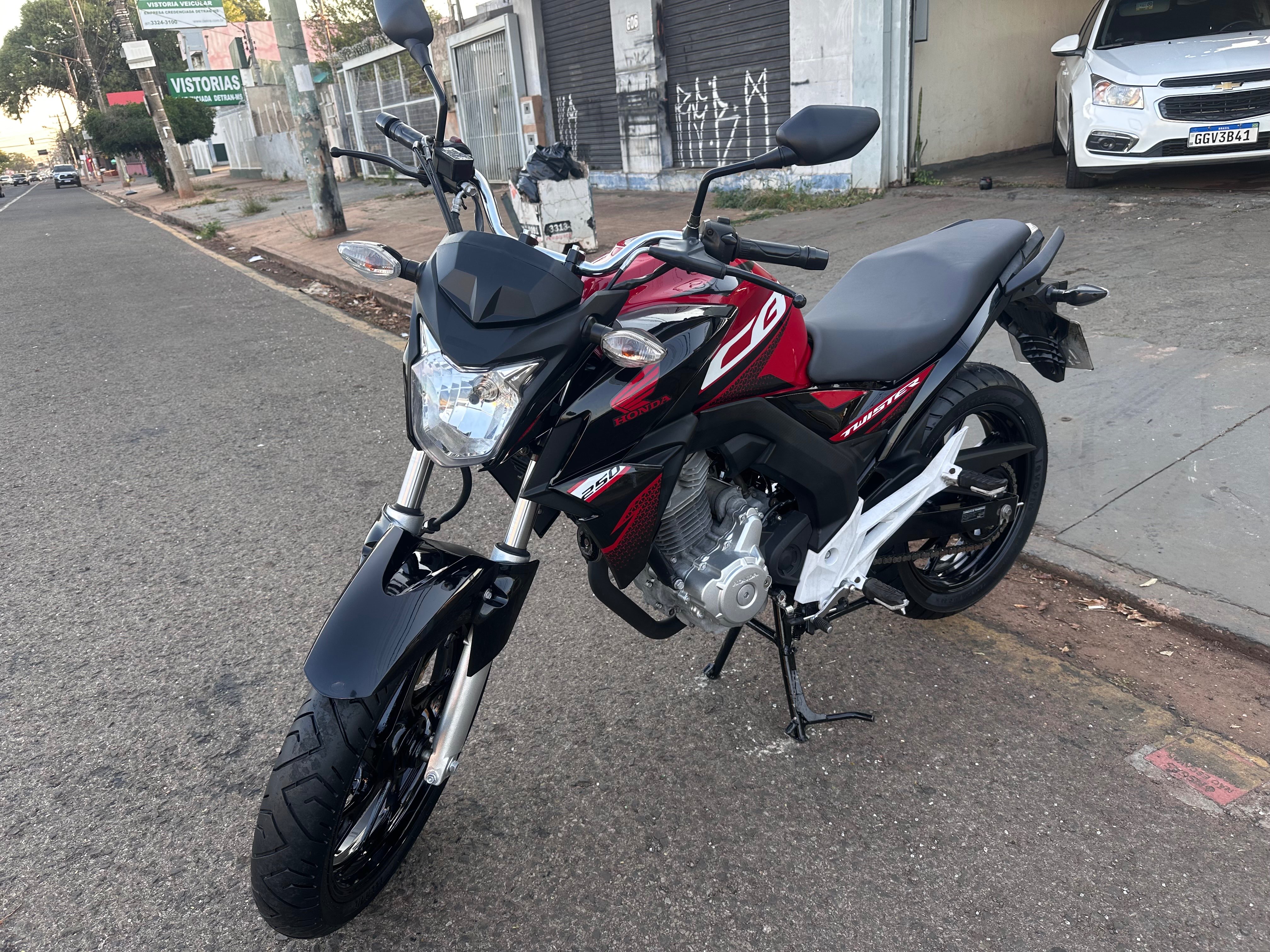 HONDA CB 250i Twister 2017 - miniatura 3