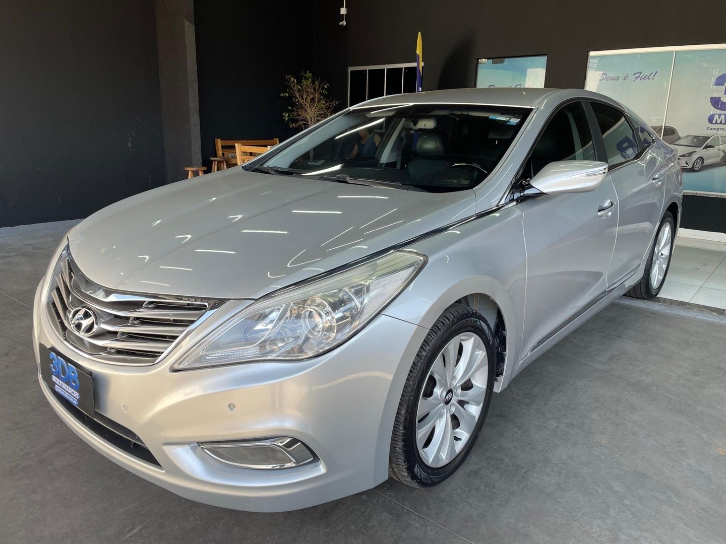 Vista principal de HYUNDAI Azera GLS 3.0 V6 24v 2013
