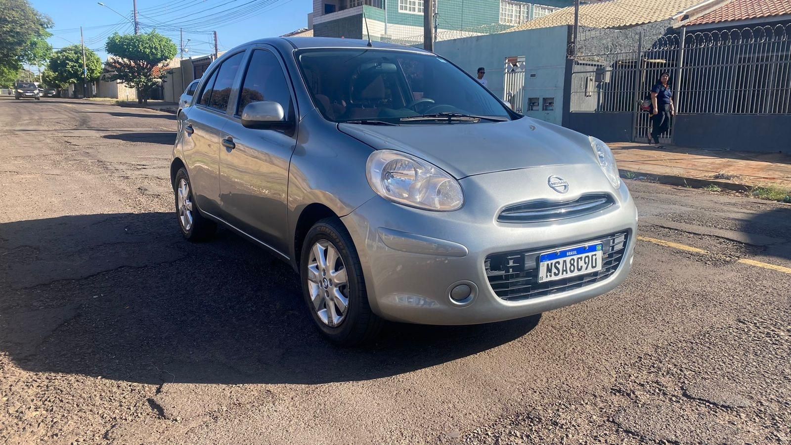 NISSAN March S 1.0 16v 2013