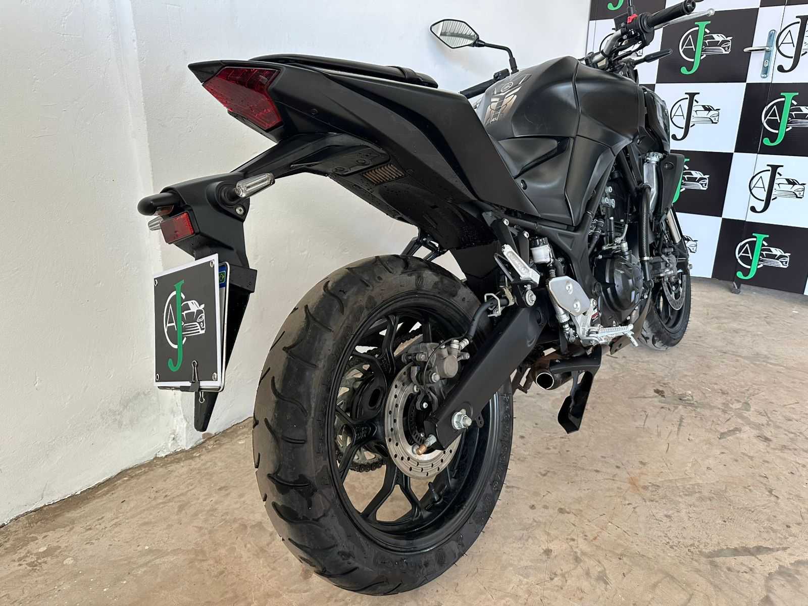 YAMAHA MT -03 321 2024 - miniatura 4