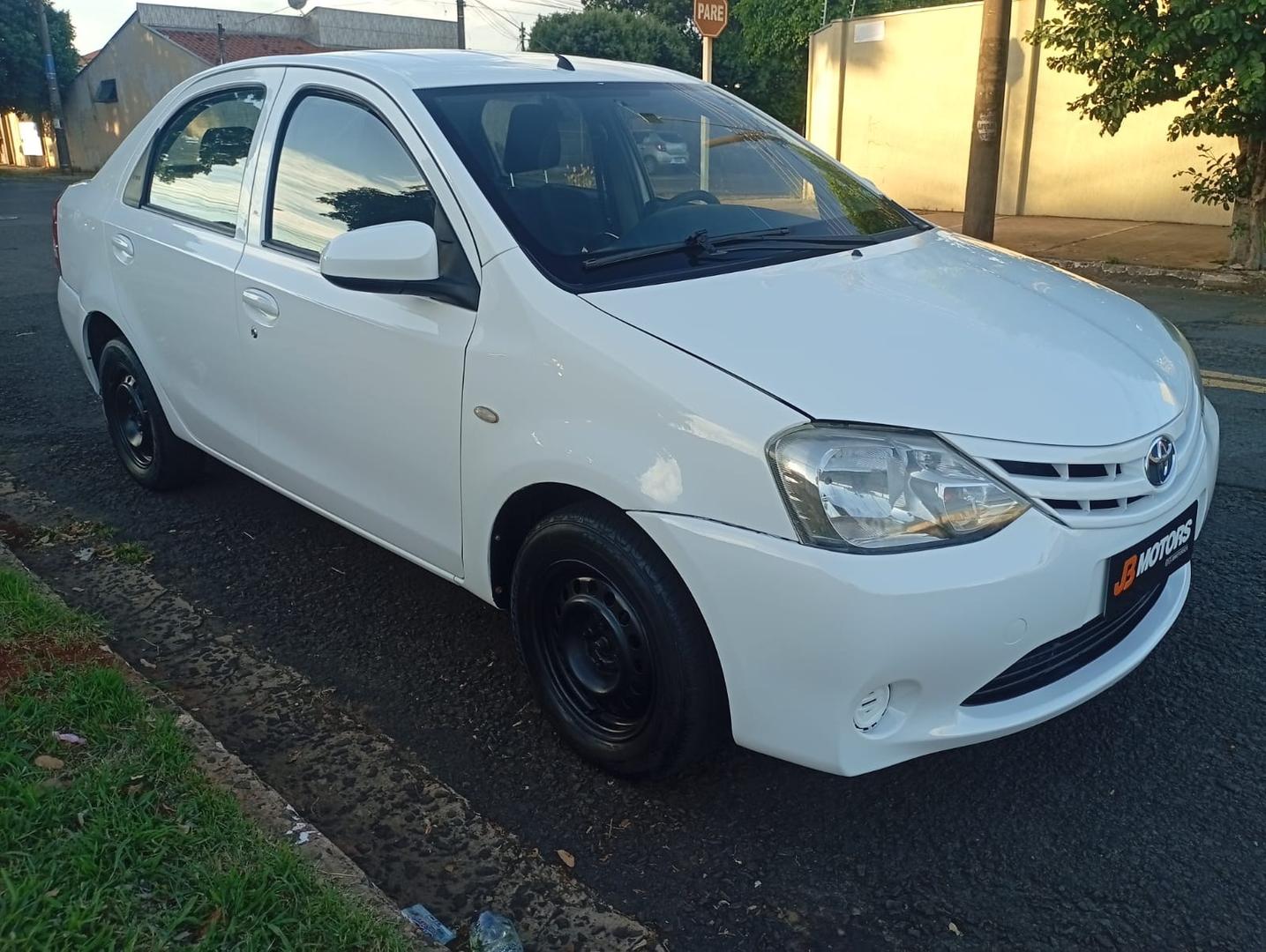 TOYOTA Etios Sedan XS 1.5 16v 2014 - miniatura 2