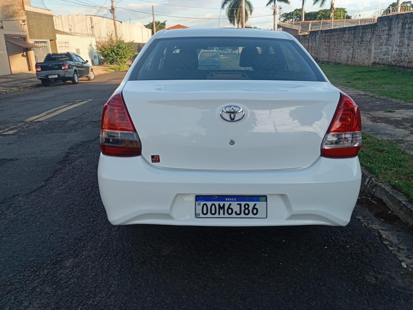 TOYOTA Etios Sedan XS 1.5 16v 2014 - miniatura 4