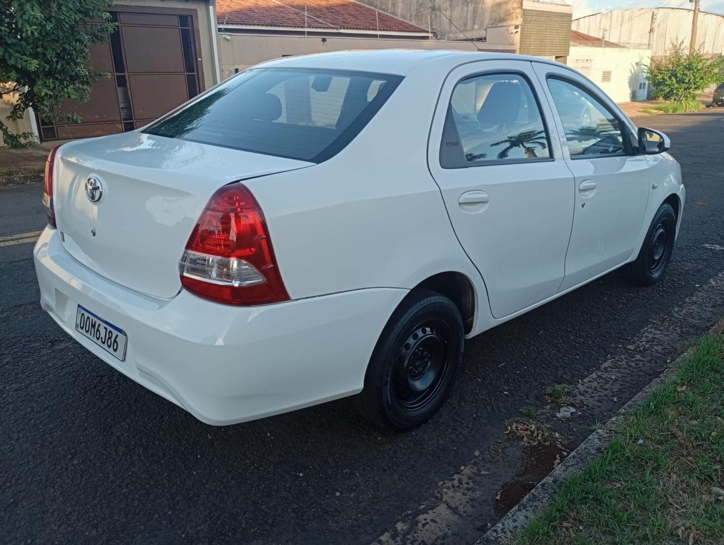 TOYOTA Etios Sedan XS 1.5 16v 2014 - miniatura 3