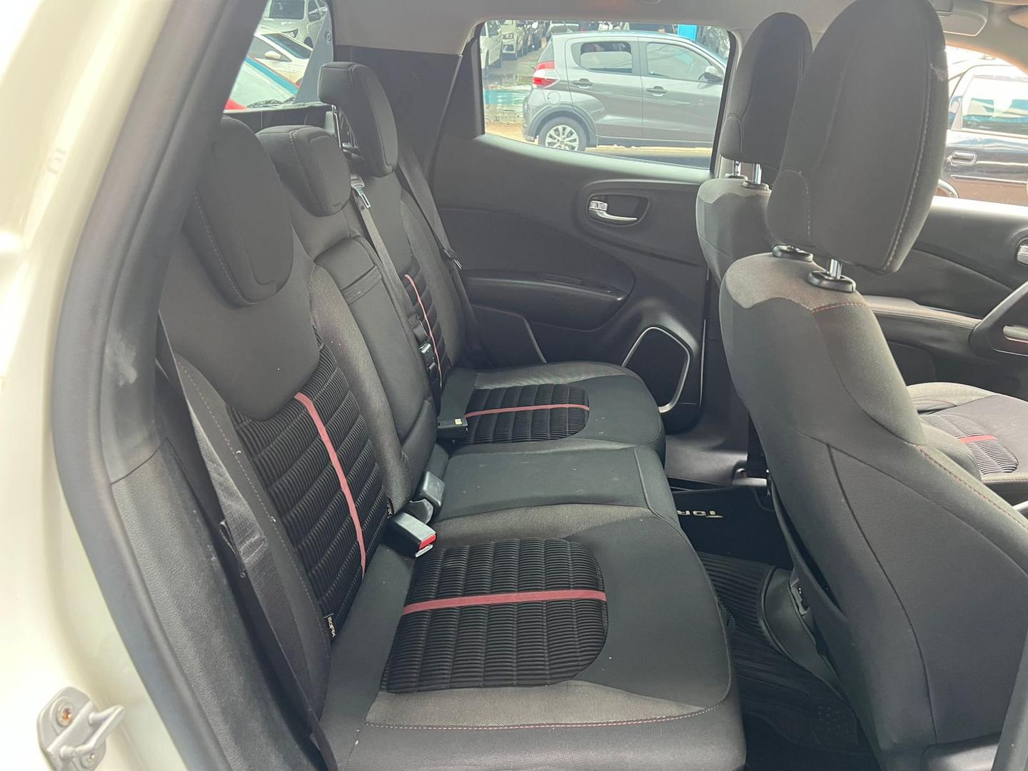FIAT Toro Freedom 1.8 16v 2018 - miniatura 8