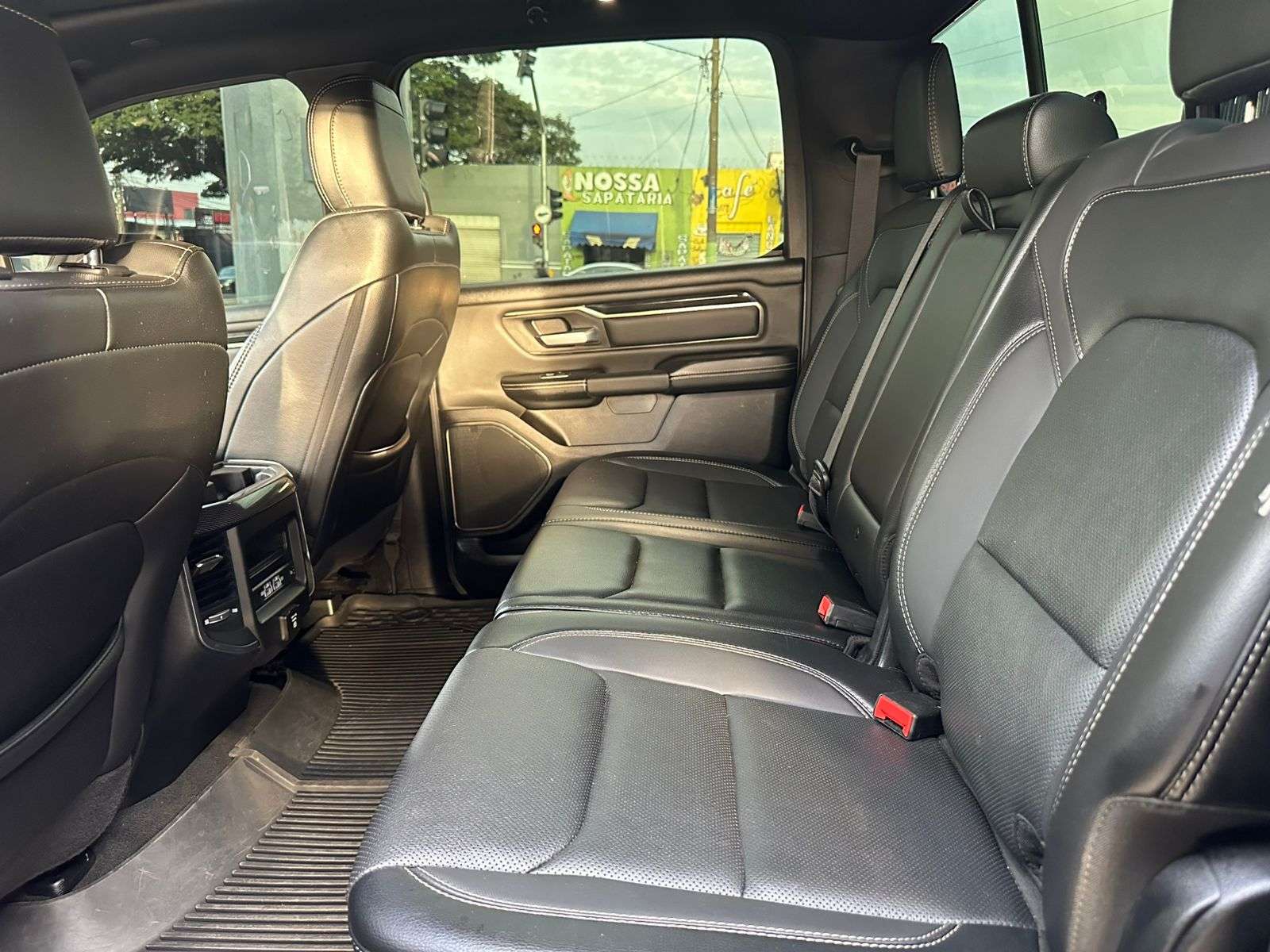 RAM 1500 Rebel 5.7 V8 4X4 C.D. 2022 - miniatura 9