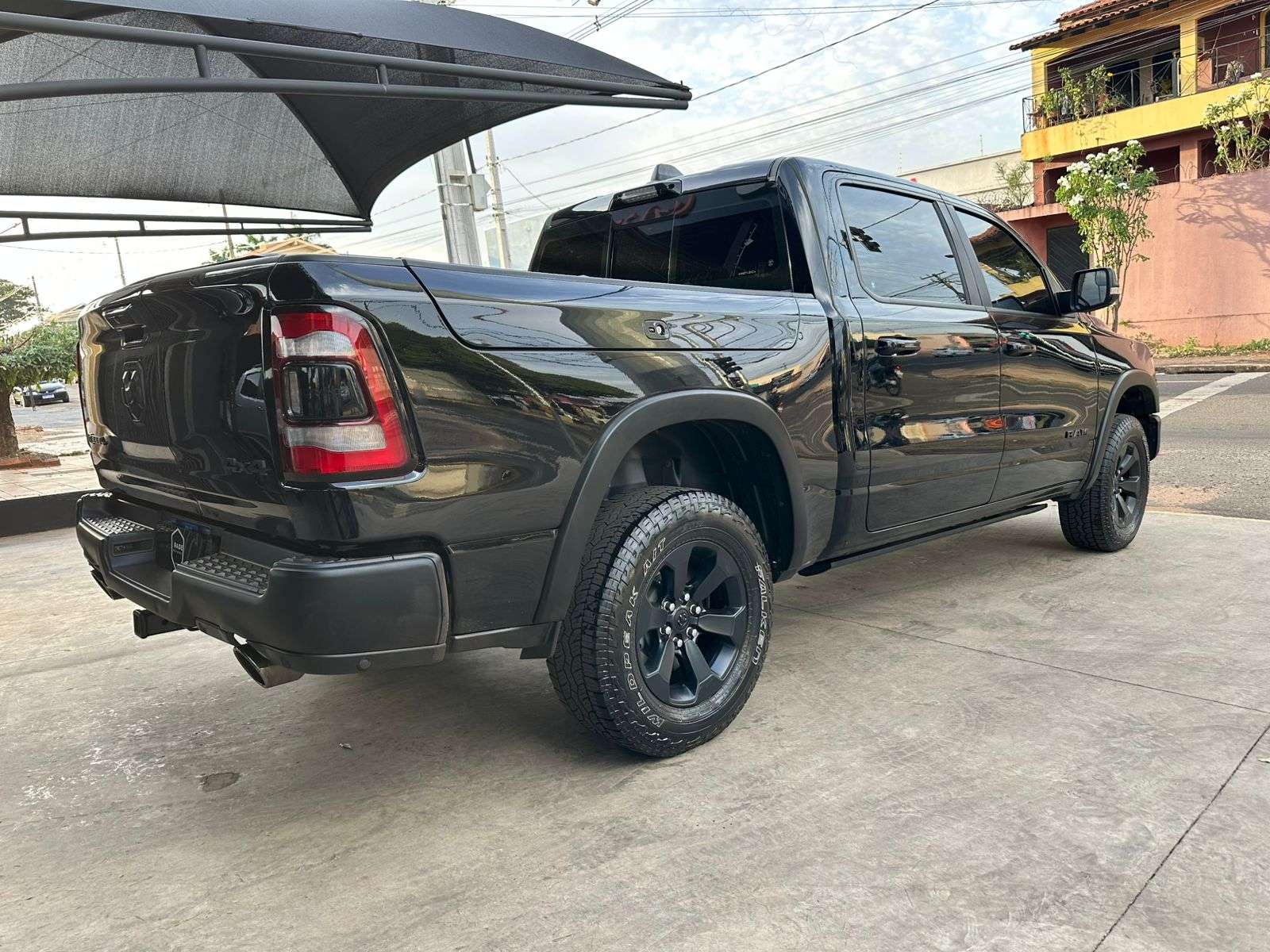RAM 1500 Rebel 5.7 V8 4X4 C.D. 2022 - miniatura 4