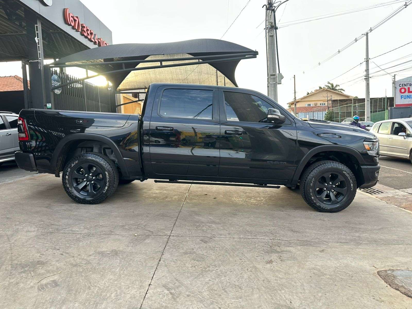 RAM 1500 Rebel 5.7 V8 4X4 C.D. 2022 - miniatura 3