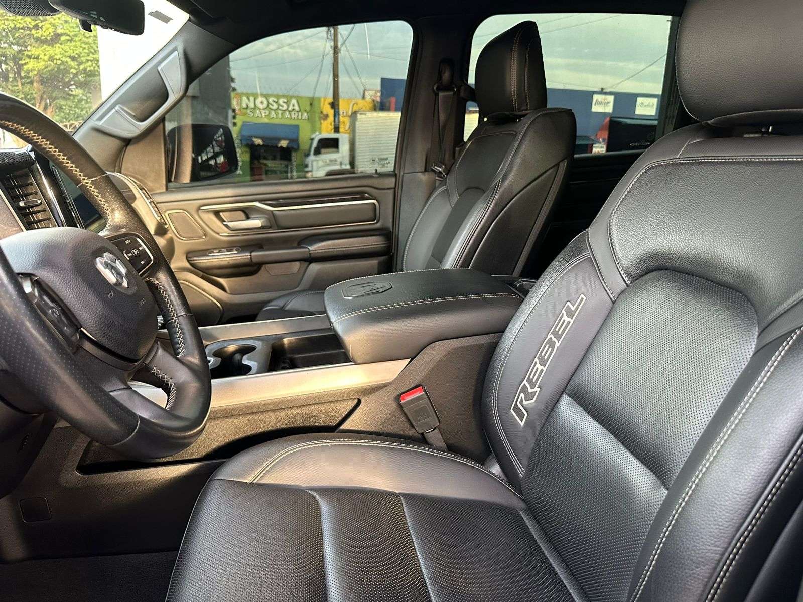 RAM 1500 Rebel 5.7 V8 4X4 C.D. 2022 - miniatura 6
