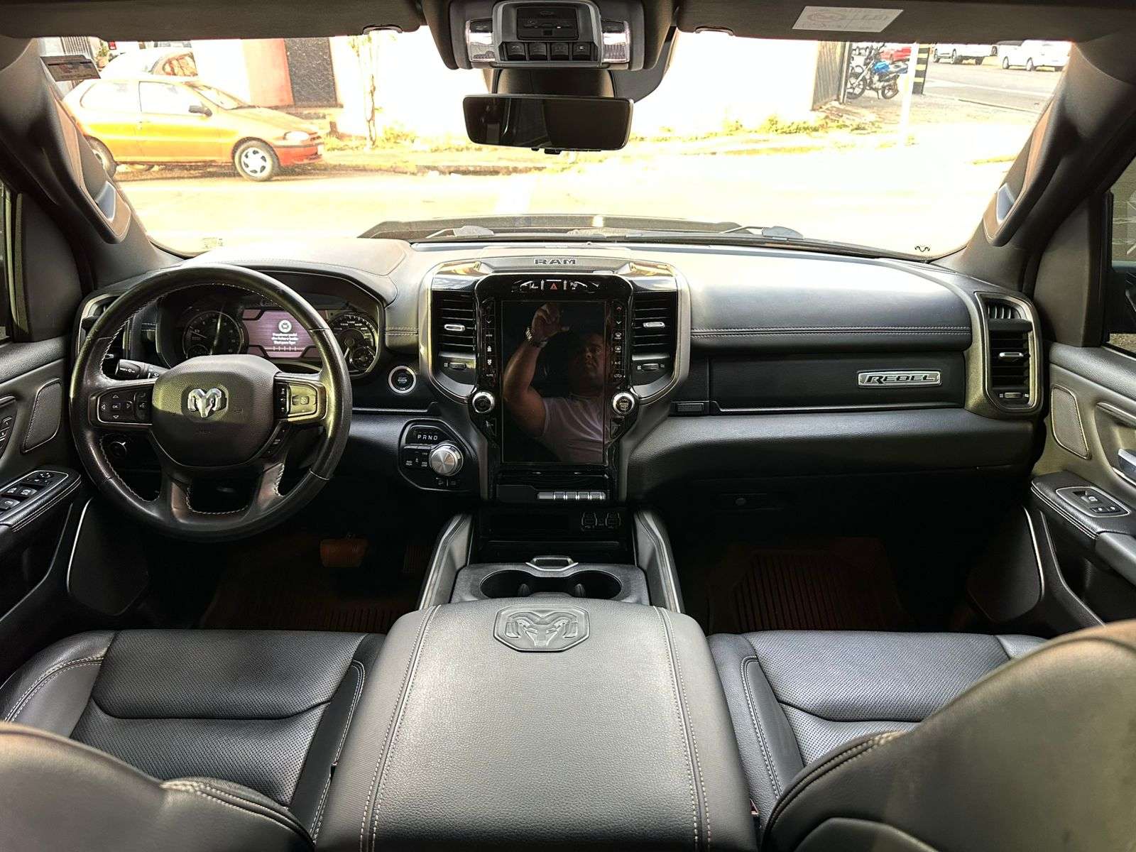 RAM 1500 Rebel 5.7 V8 4X4 C.D. 2022 - miniatura 7