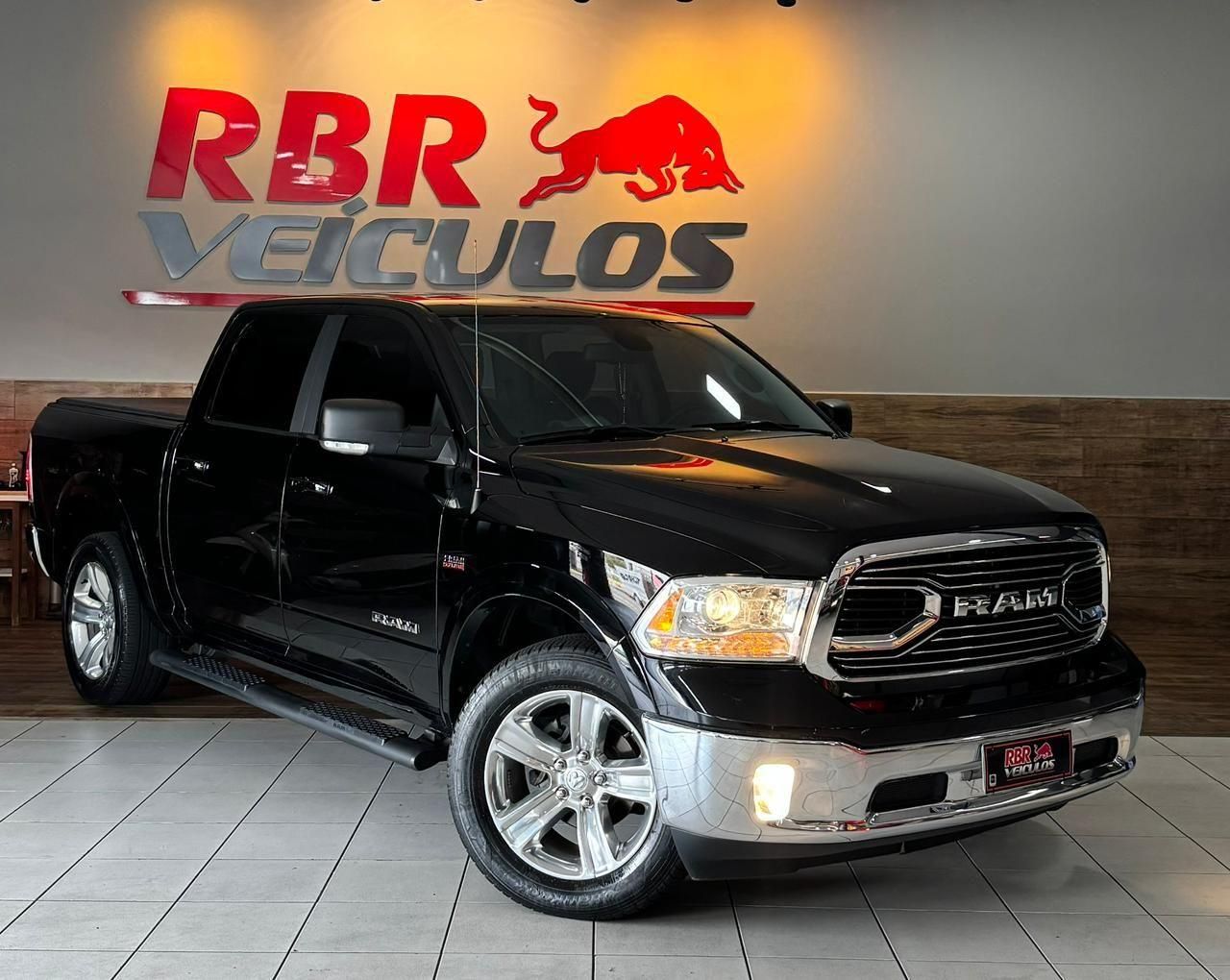 RAM 1500 Classic Laramie 5.7 V8 4X4 C.D. 2023