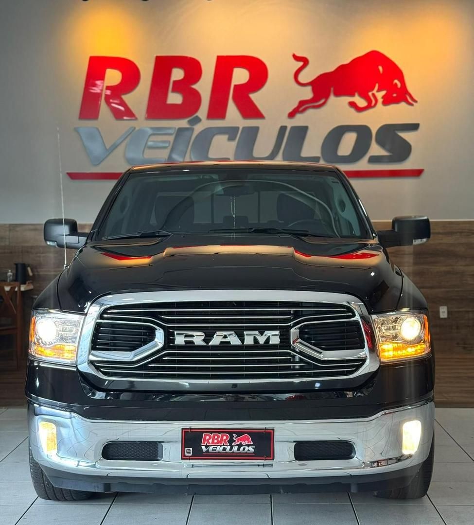RAM 1500 Classic Laramie 5.7 V8 4X4 C.D. 2023 - miniatura 2