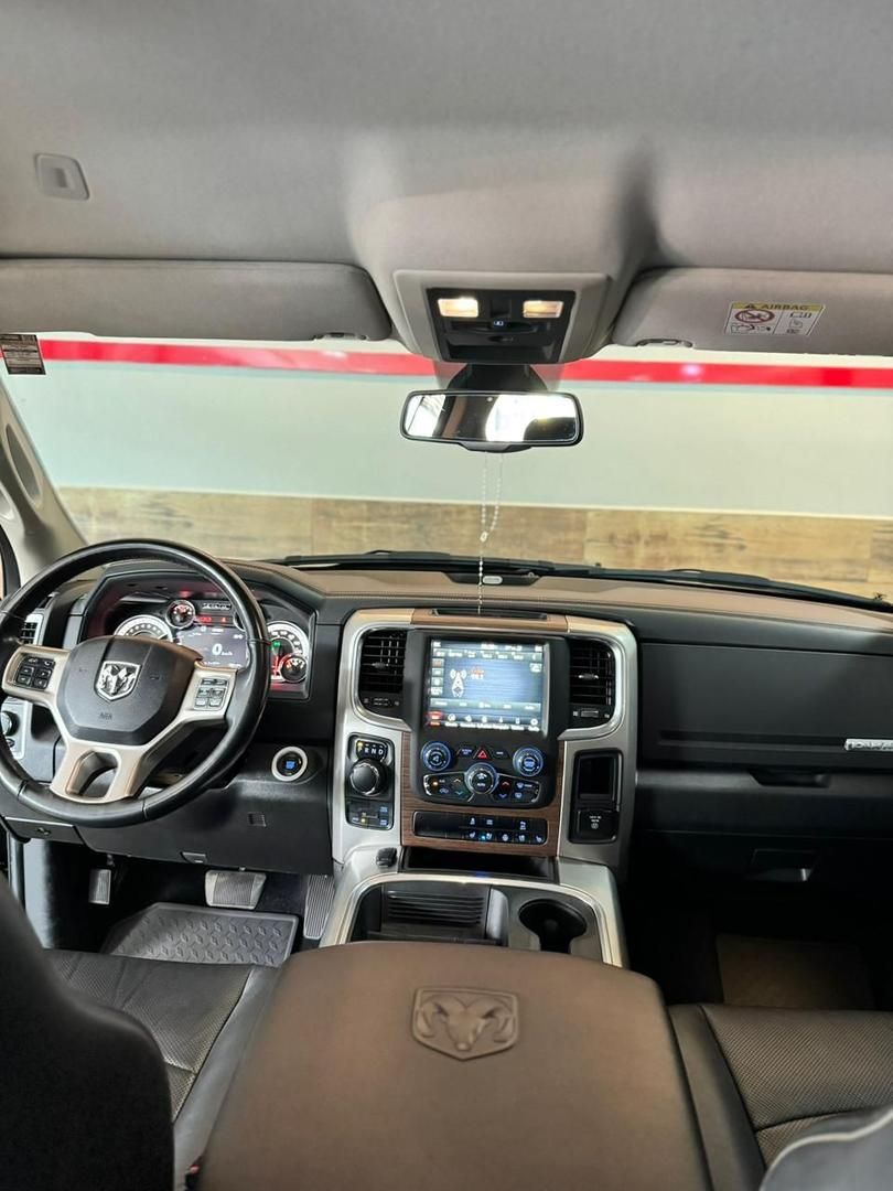 RAM 1500 Classic Laramie 5.7 V8 4X4 C.D. 2023 - miniatura 8