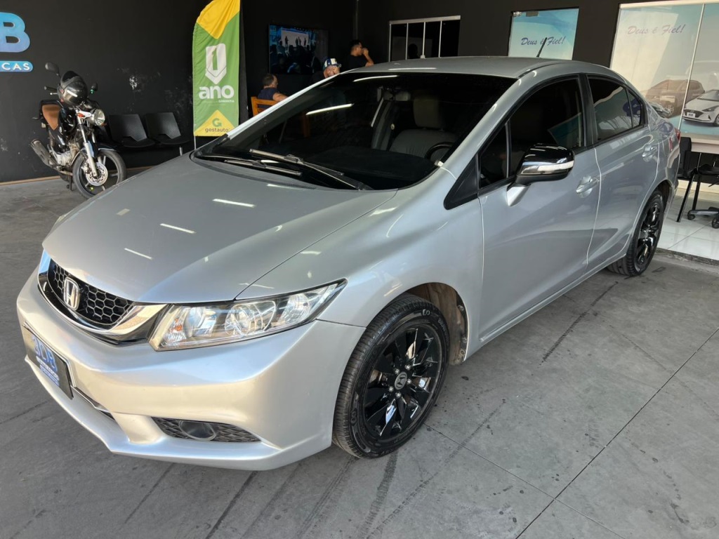 Vista principal de HONDA Civic LXR 2.0 16v 2015