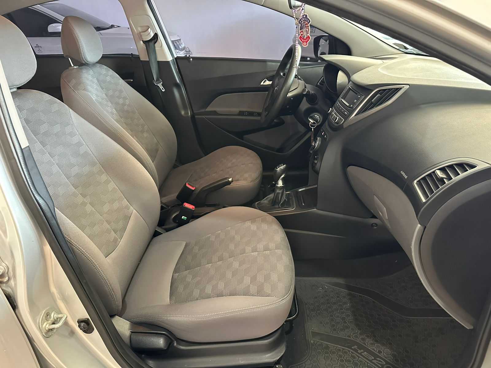 HYUNDAI HB20S Comfort Plus 1.6 16v 2017 - miniatura 10