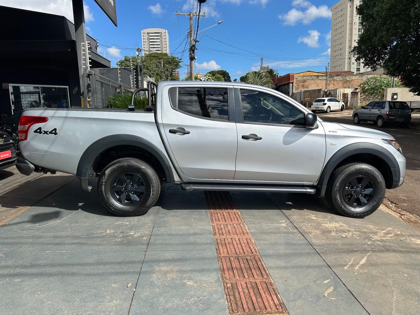 MITSUBISHI L200 Triton GLS Outdoor 2.4TDi 16v 4X4 C.D. 2023 - miniatura 6
