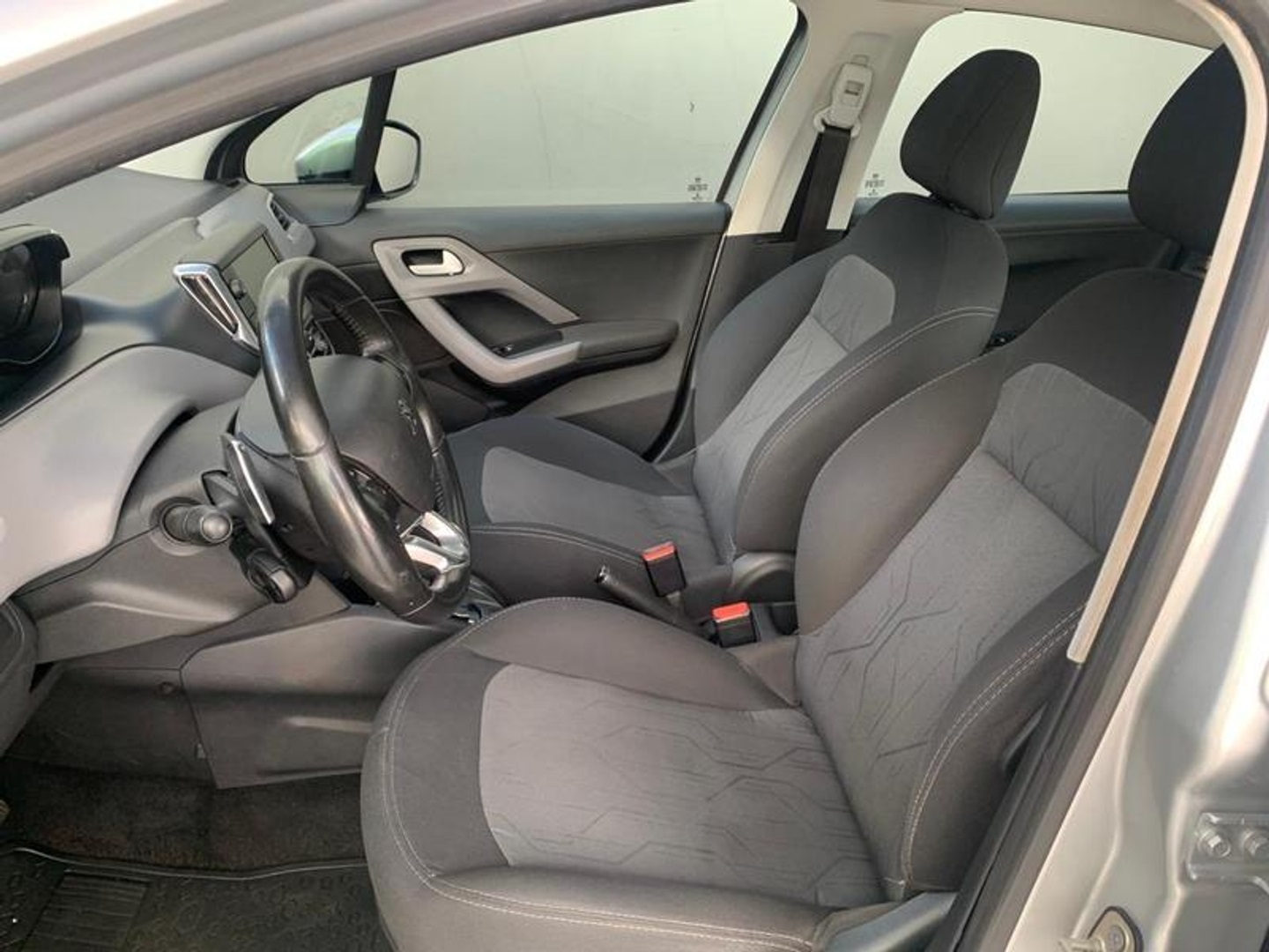 PEUGEOT 208 Allure 1.6 16v 2017 - miniatura 8