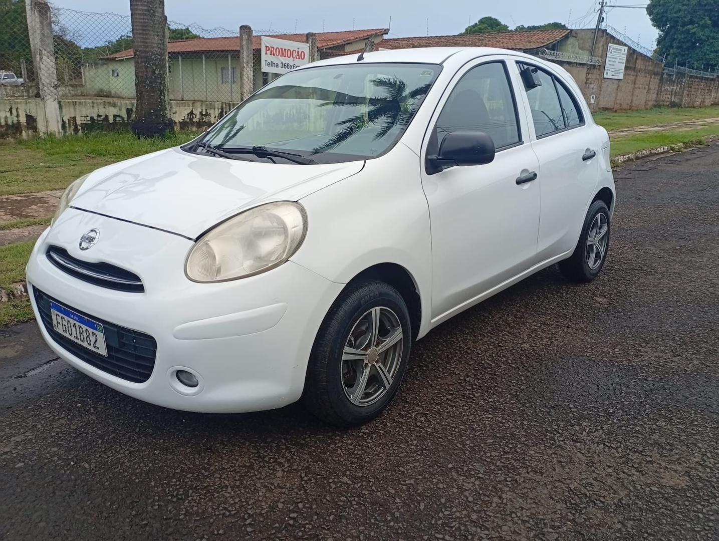 NISSAN March S 1.0 16v 2013
