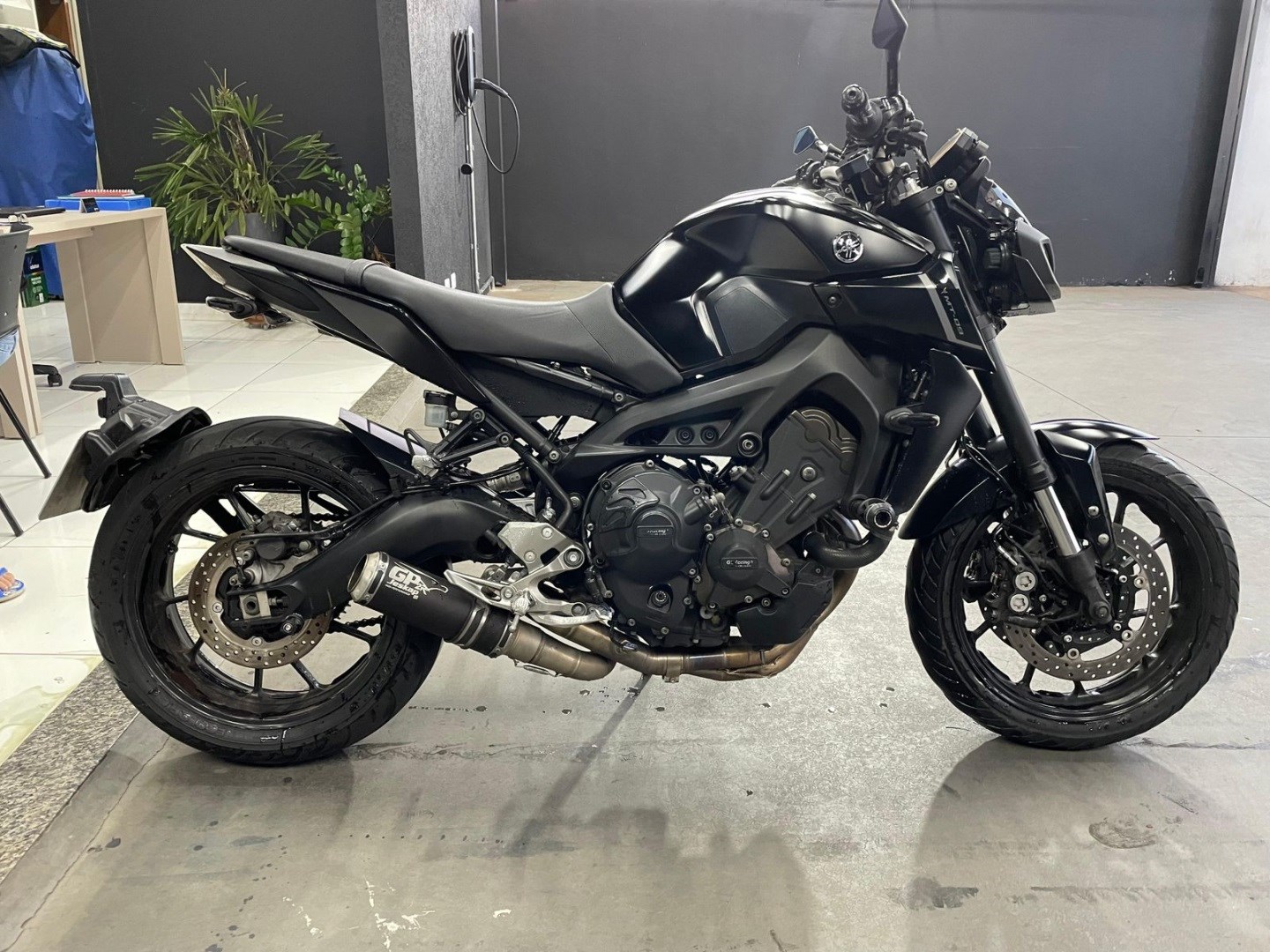 YAMAHA MT -09 850 2023 - miniatura 6
