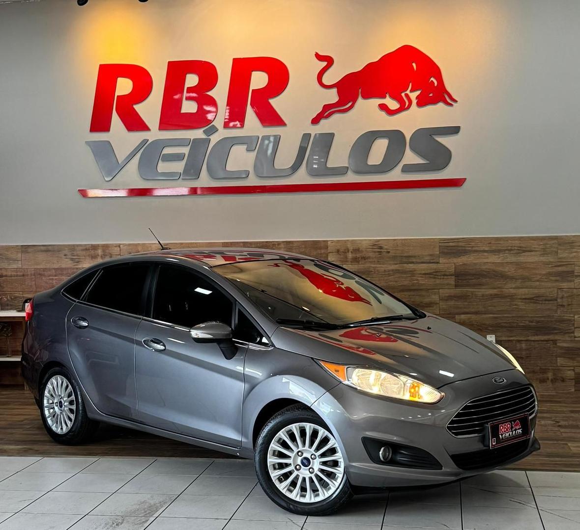 Vista principal de FORD Fiesta Sedan Titanium 1.6 16v PowerShift 2014