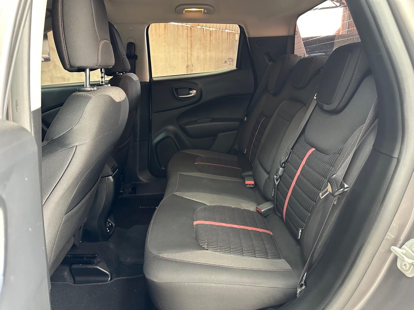 FIAT Toro Freedom 1.8 16v 2019 - miniatura 10