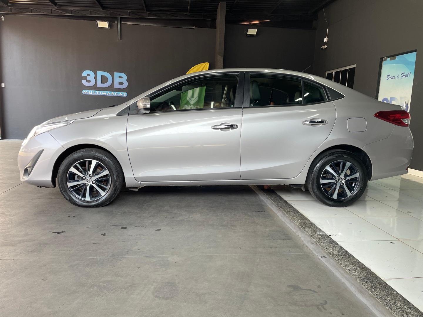 TOYOTA Yaris Hatch XLS 1.5 16v 2019 - miniatura 4