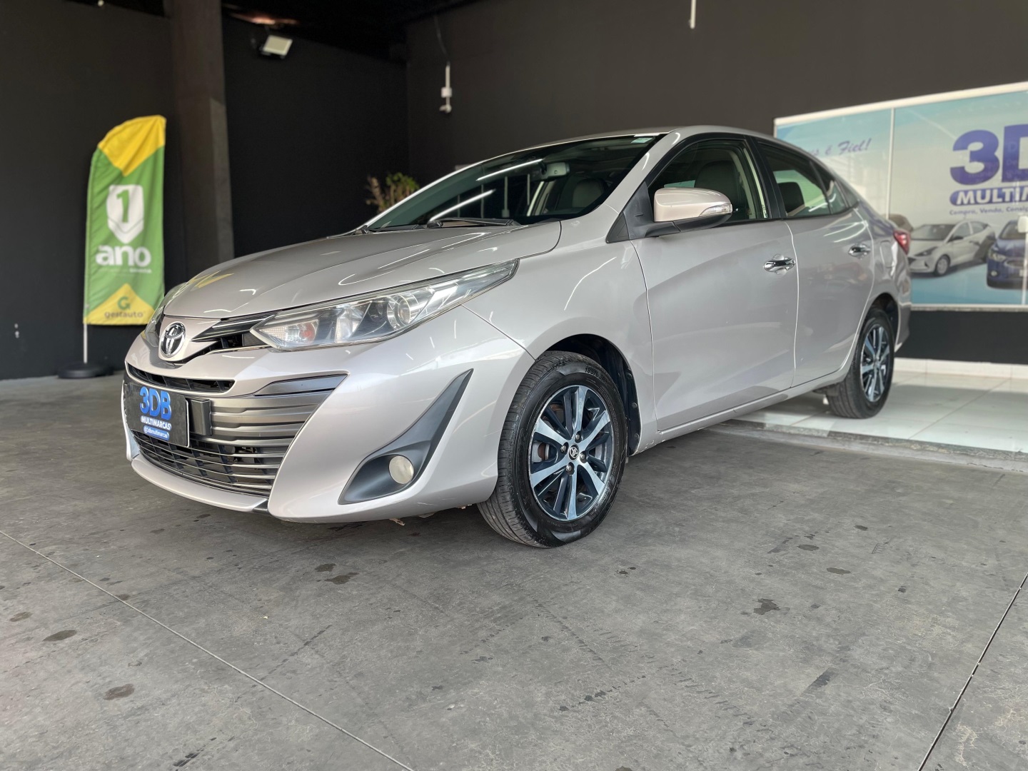 Vista principal de TOYOTA Yaris Hatch XLS 1.5 16v 2019