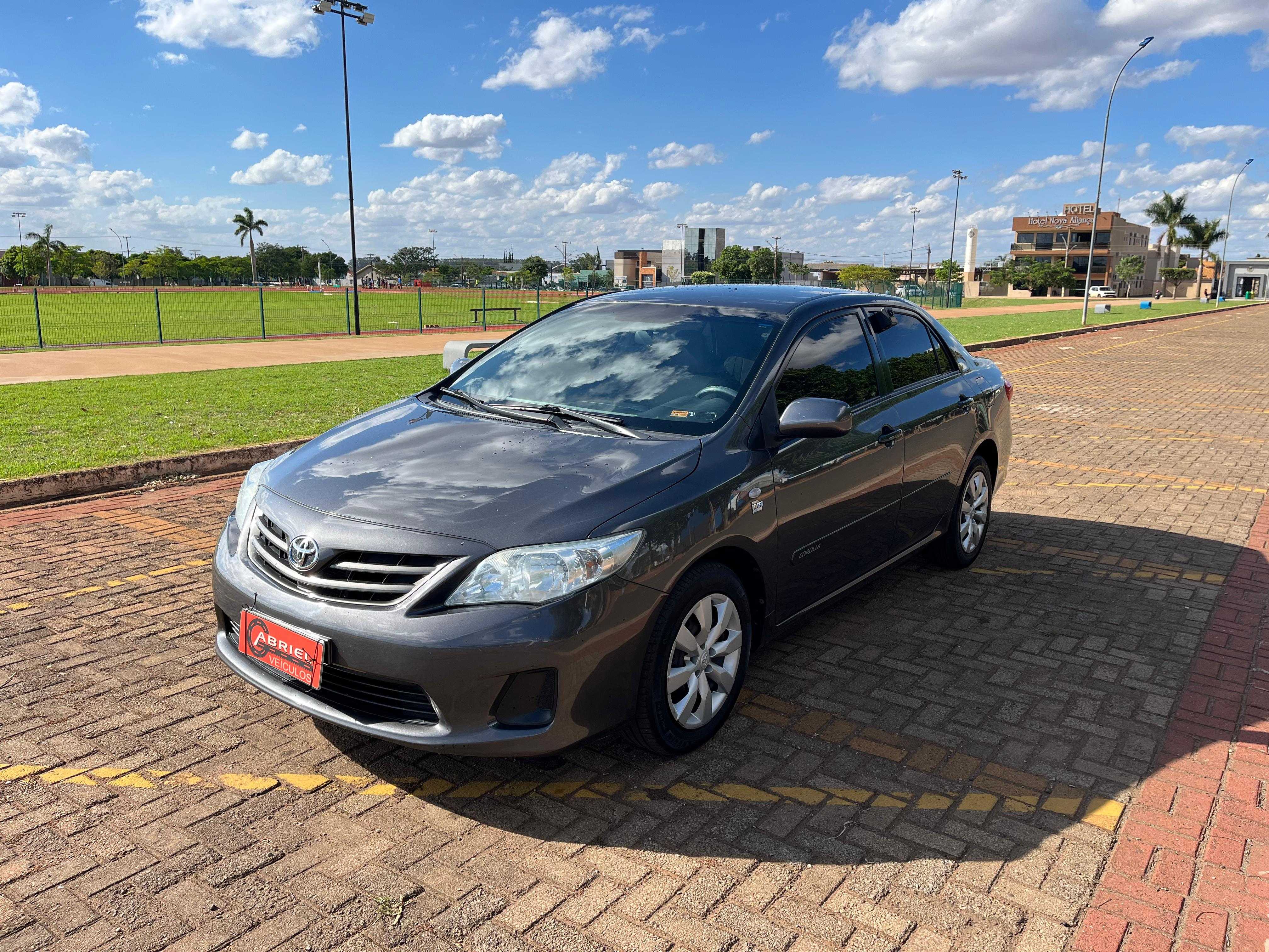 Vista principal de TOYOTA Corolla GLi 1.8 16v 2014