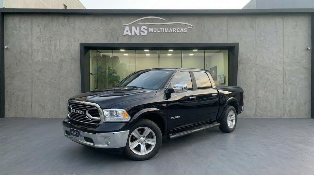 RAM 1500 Classic Laramie 5.7 V8 4X4 C.D. 2022 - miniatura 2