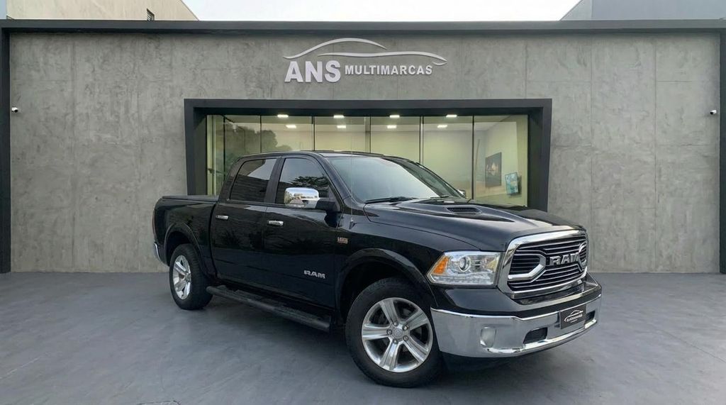 RAM 1500 Classic Laramie 5.7 V8 4X4 C.D. 2022 - miniatura 3