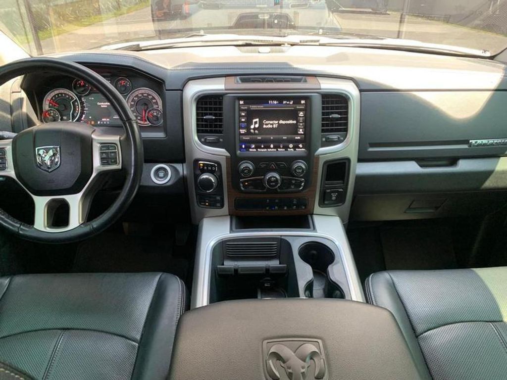 RAM 1500 Classic Laramie 5.7 V8 4X4 C.D. 2022 - miniatura 7