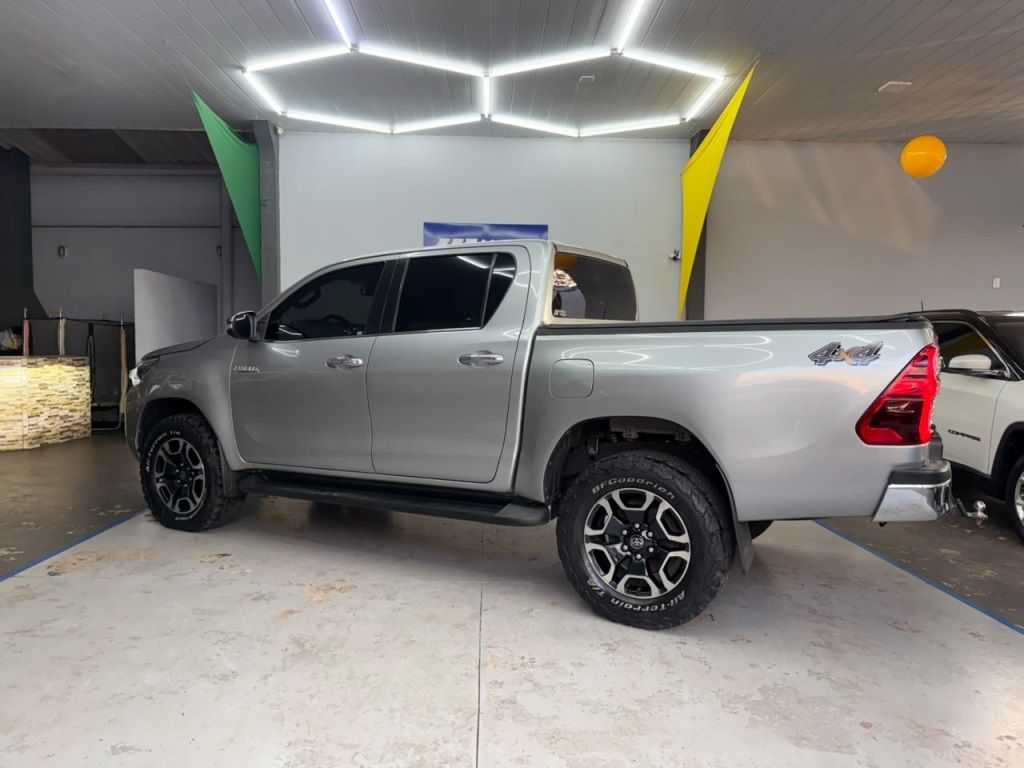 TOYOTA Hilux SRX D4-D 2.8TDi 16v 4X4 C.D. 2019 - miniatura 4