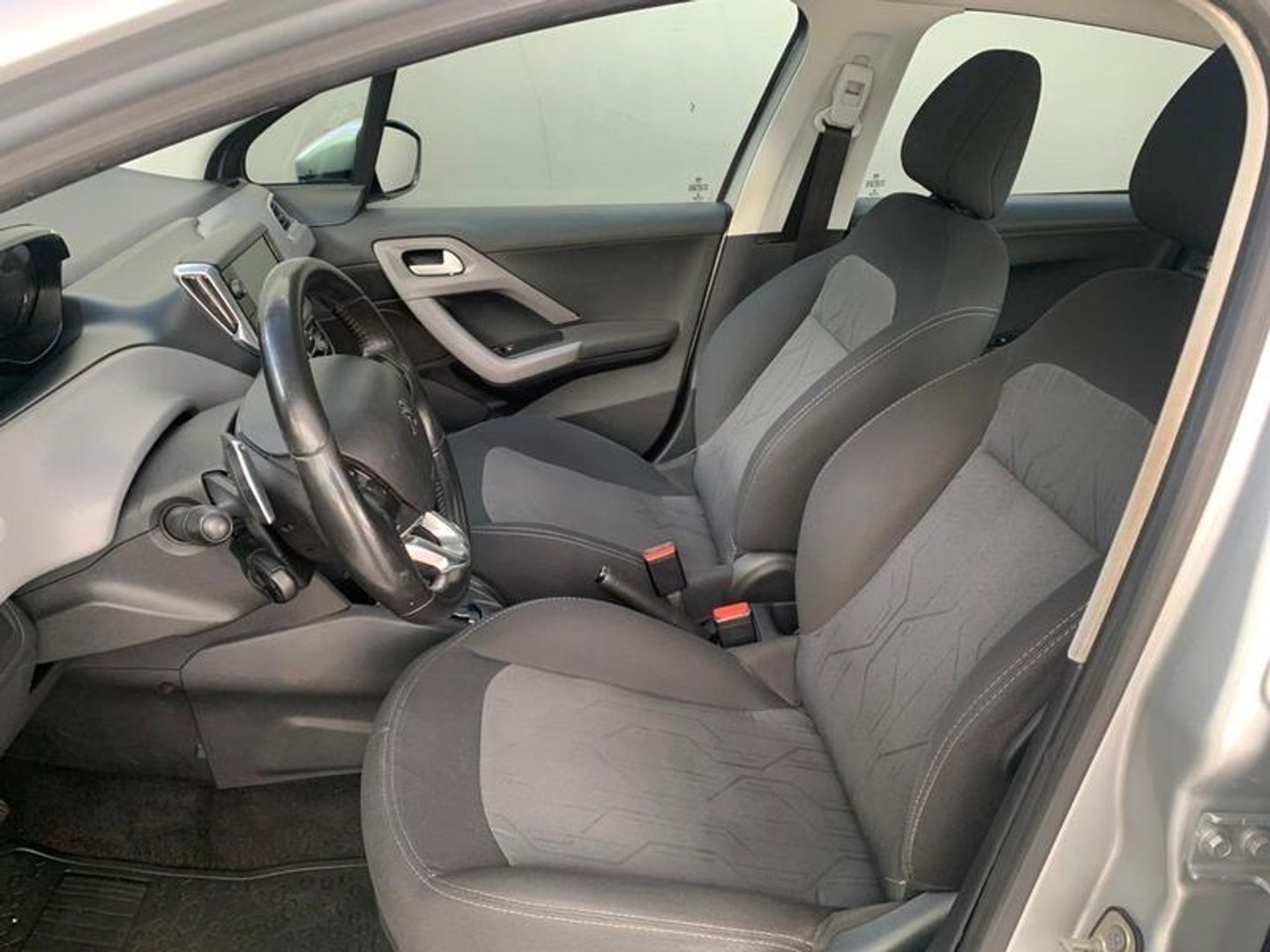 PEUGEOT 208 Allure 1.6 16v 2017 - miniatura 9