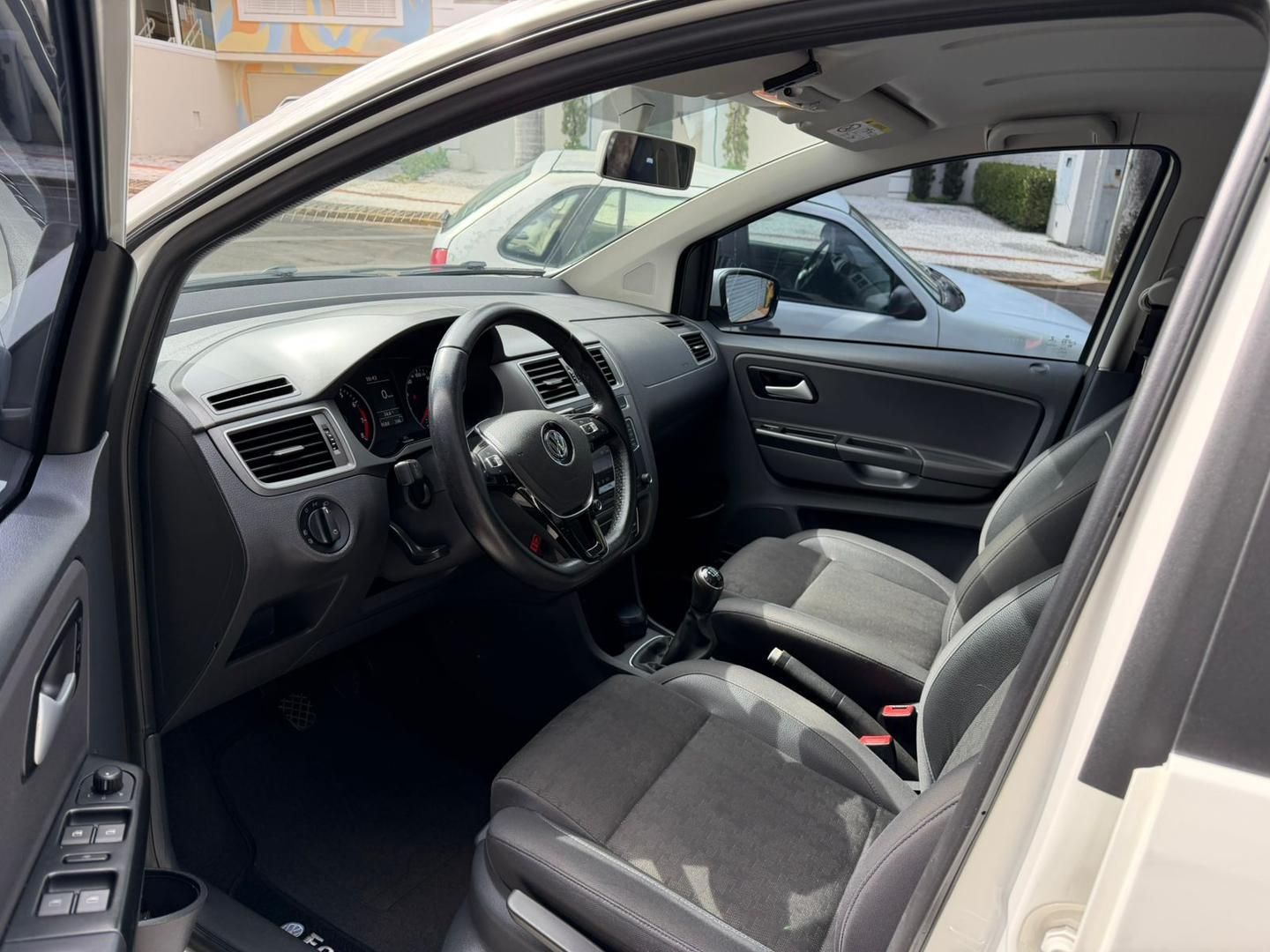 VOLKSWAGEN Fox Comfortline 1.6 4p. 2017 - miniatura 7