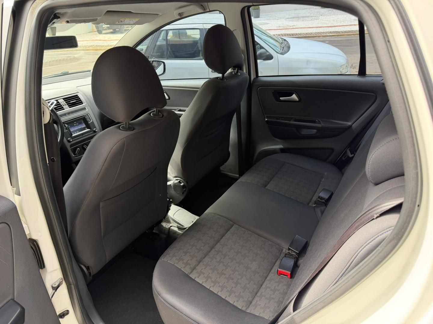 VOLKSWAGEN Fox Comfortline 1.6 4p. 2017 - miniatura 8