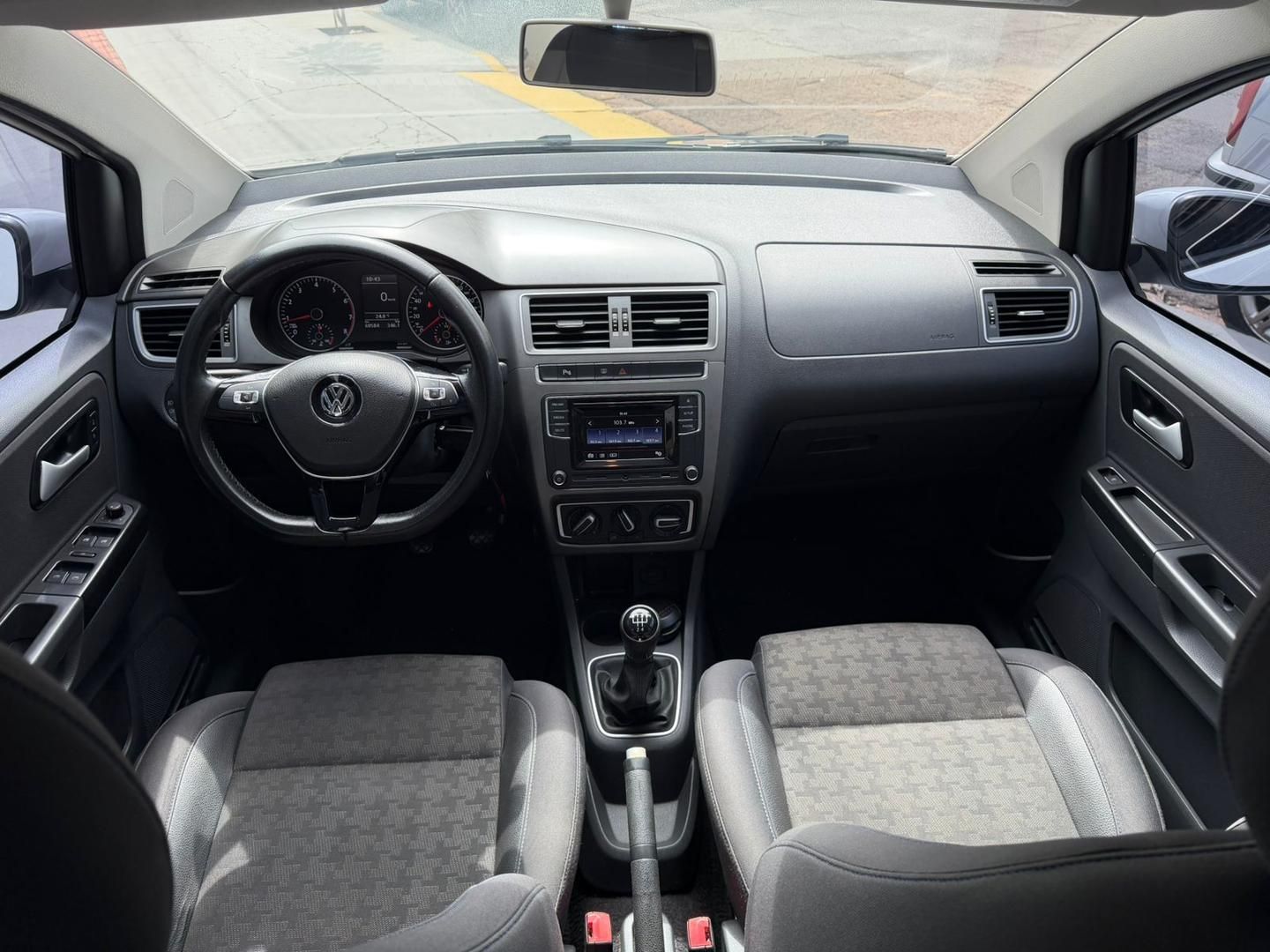 VOLKSWAGEN Fox Comfortline 1.6 4p. 2017 - miniatura 9