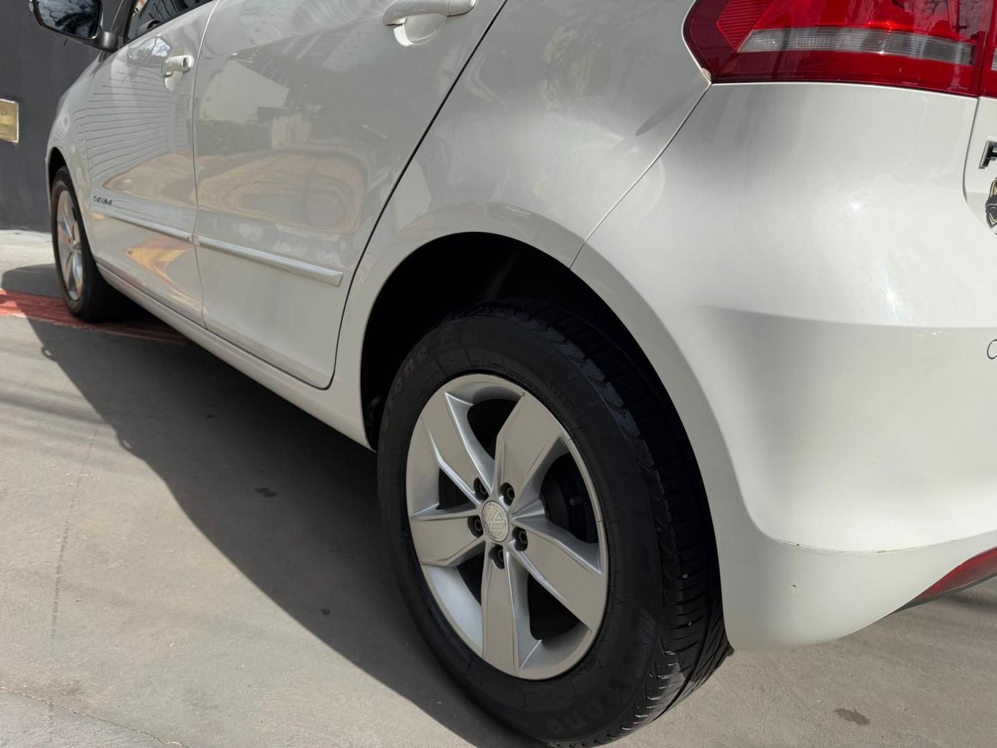 VOLKSWAGEN Fox Comfortline 1.6 4p. 2017 - miniatura 14